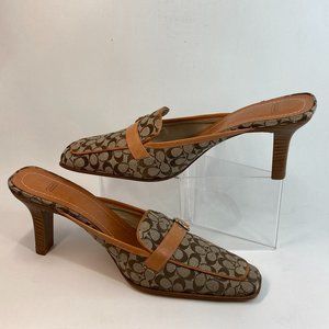 NWOT Coach Gwynne 9B Tan Brown Logo Mules Slides